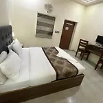 Hotel Baba - Near Charbagh Railway Station
