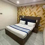 Hotel Baba - Near Charbagh Railway Station