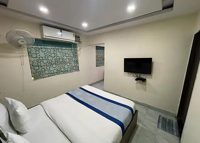 Hotel Baba - Near Charbagh Railway Station