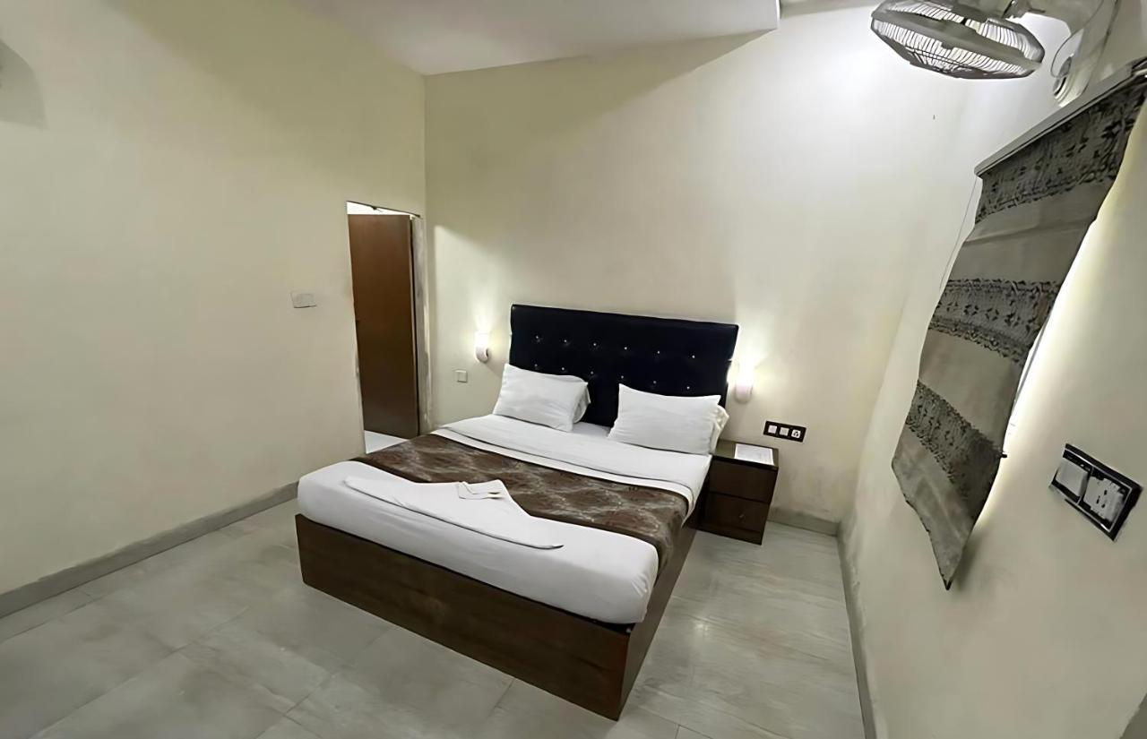 Baba - Near Charbagh Railway Station Hotel Lucknow