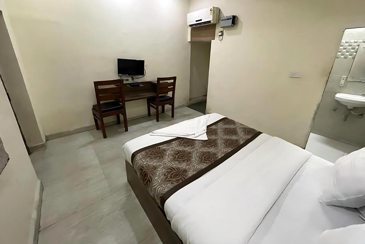 Baba - Near Charbagh Railway Station Hotel 3*