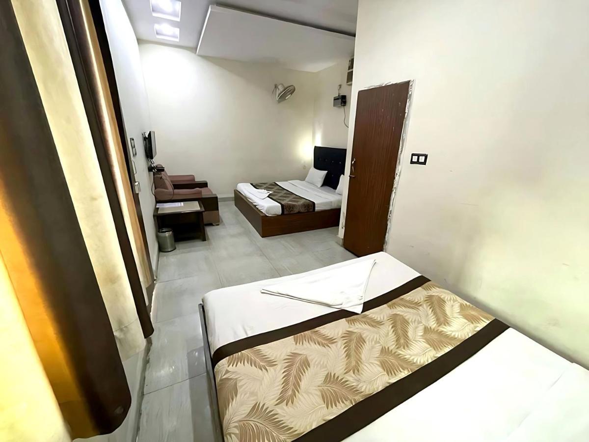 Baba - Near Charbagh Railway Station