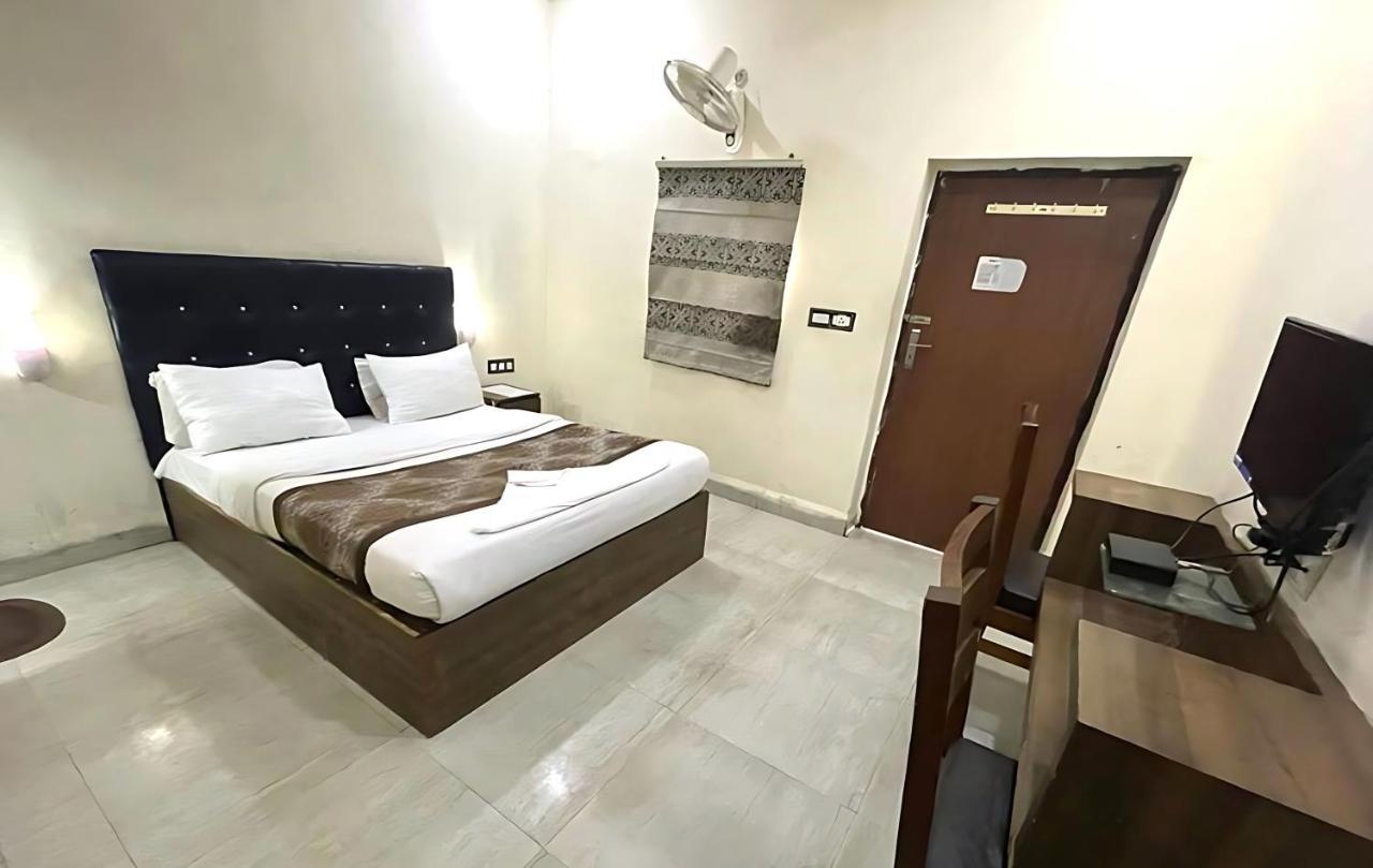 Baba - Near Charbagh Railway Station 3* Lucknow
