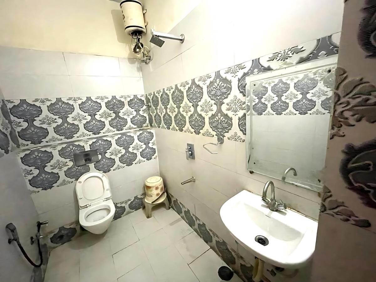 Baba - Near Charbagh Railway Station Hotel Lucknow