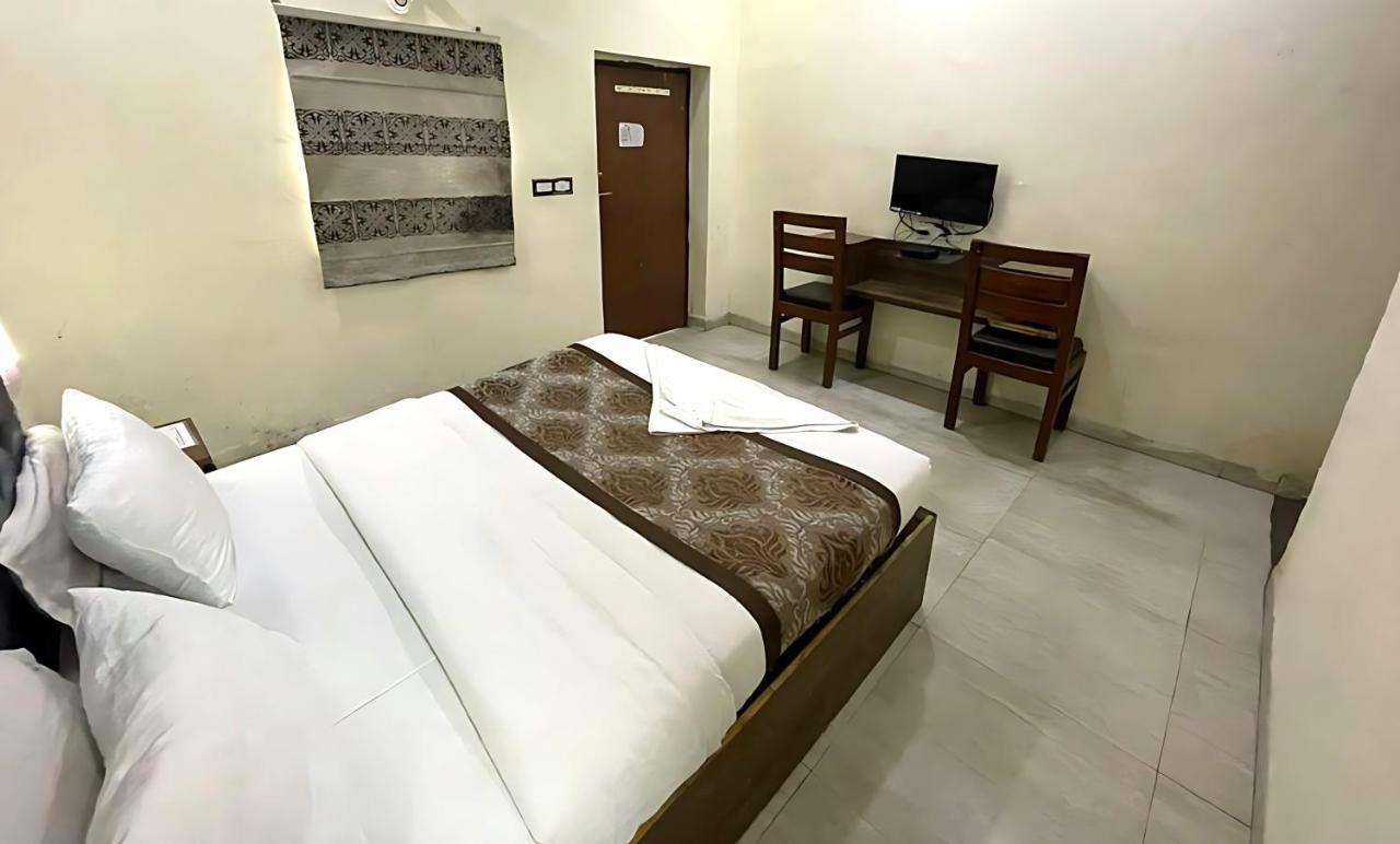 Baba - Near Charbagh Railway Station 3* Lucknow