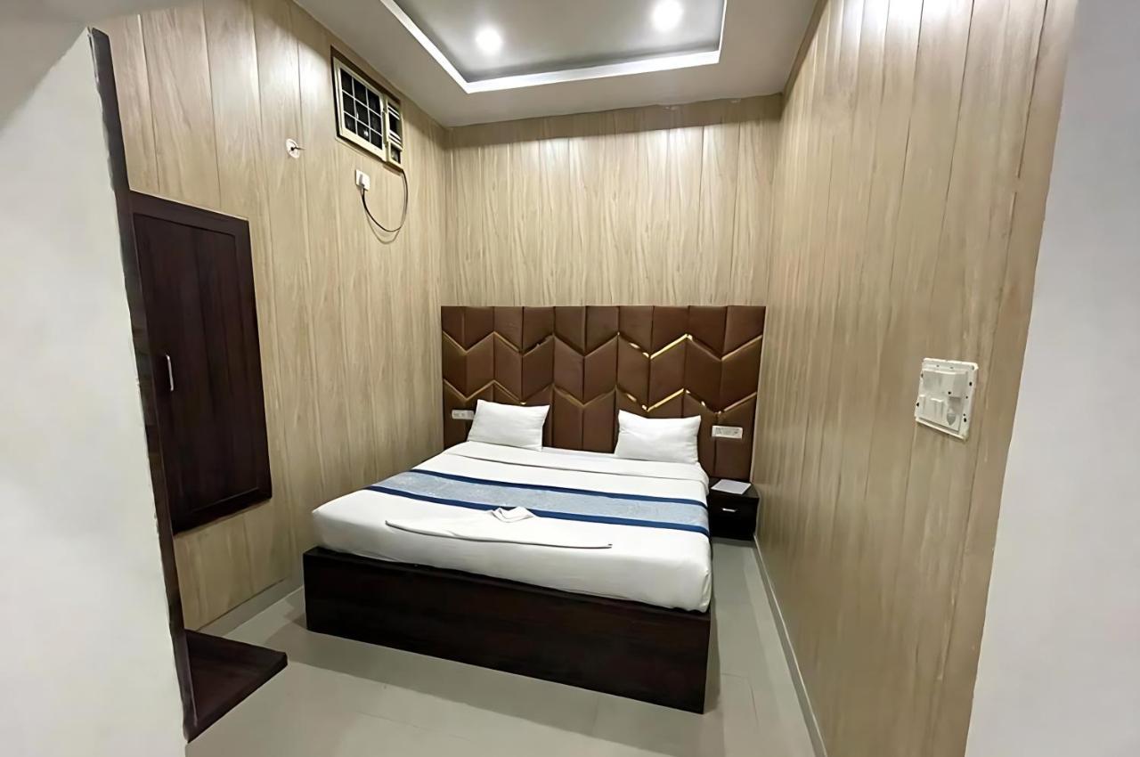 Baba - Near Charbagh Railway Station Hotel