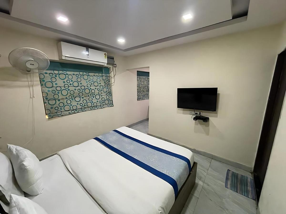 Baba - Near Charbagh Railway Station 3*