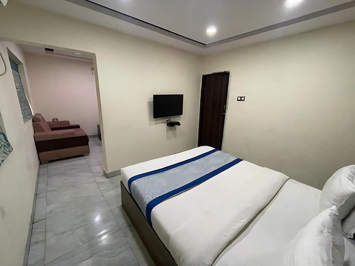 Baba - Near Charbagh Railway Station 3*
