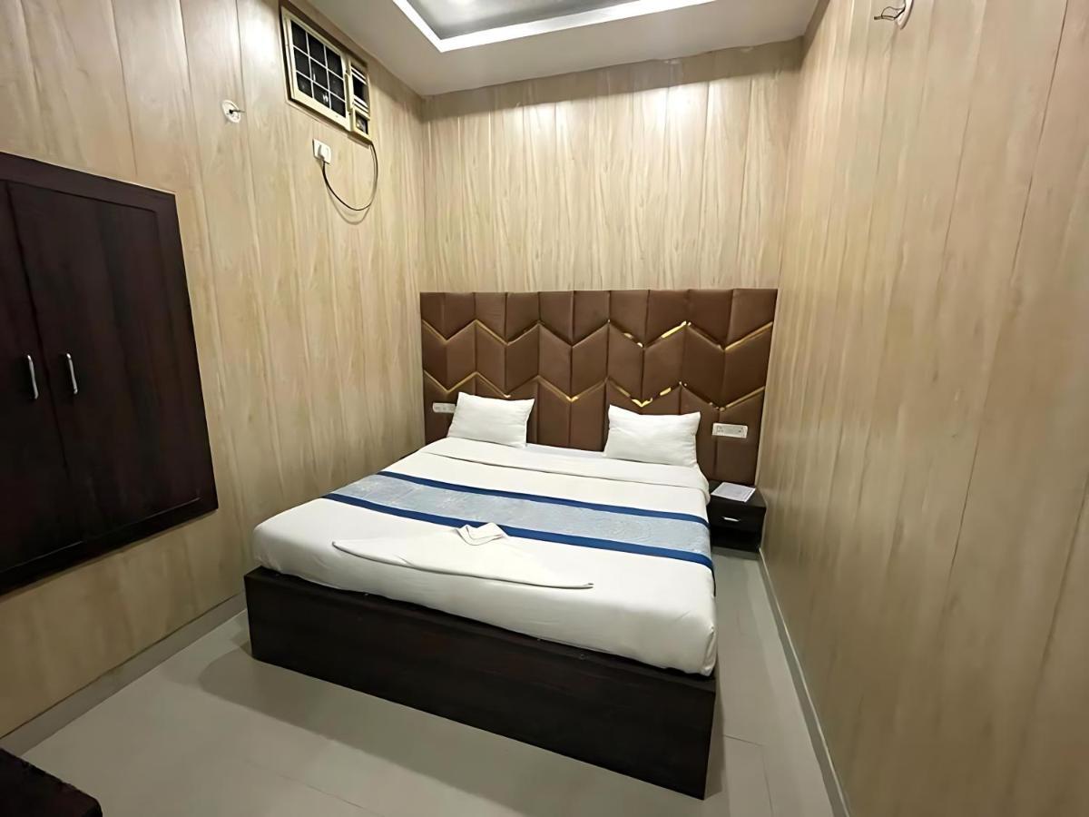 Baba - Near Charbagh Railway Station