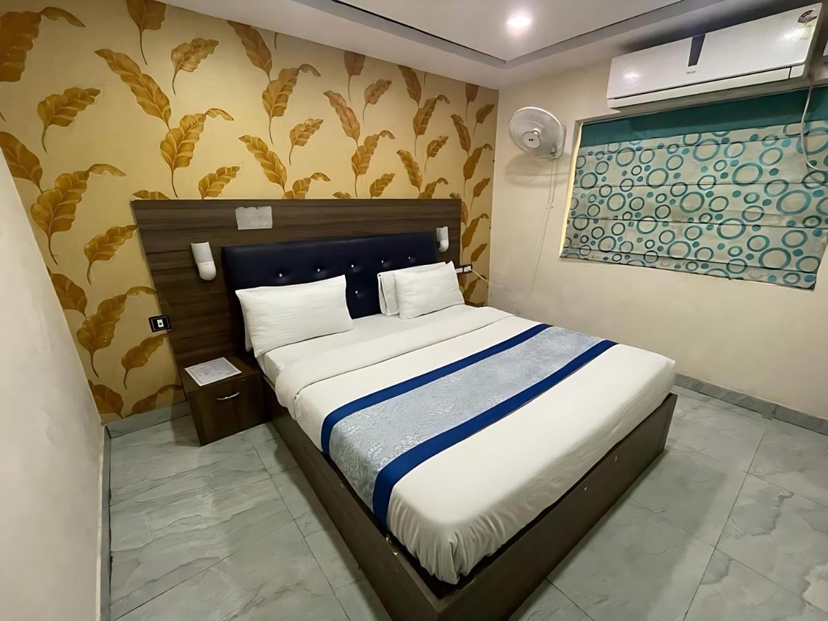 Baba - Near Charbagh Railway Station