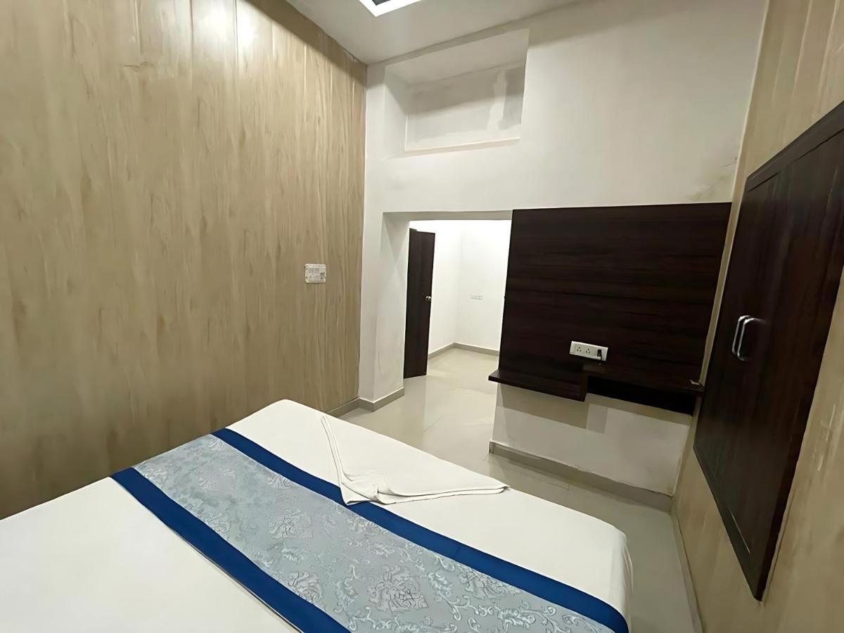 Baba - Near Charbagh Railway Station Hotel 3*