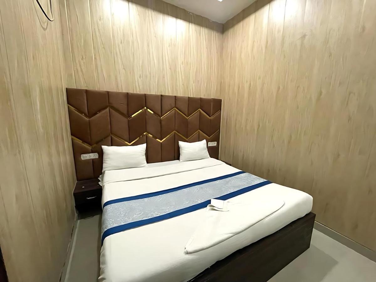 Baba - Near Charbagh Railway Station Hotel Lucknow
